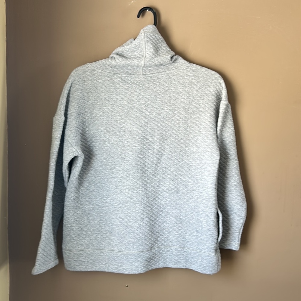 Quilted pattern, RBX sweater - Picture 2 of 3